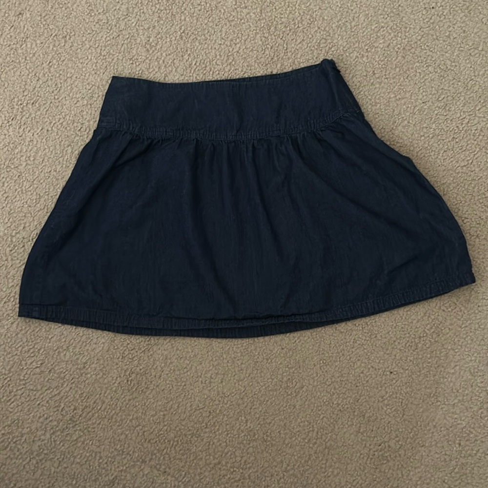 Great Gap Jean skirt. Dark wash with wide waist band. Size 4